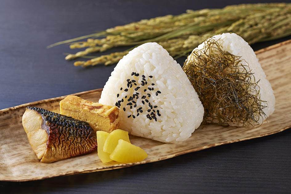 ローソン富山石金店で「富富富」を使用したおにぎりのPR販売を